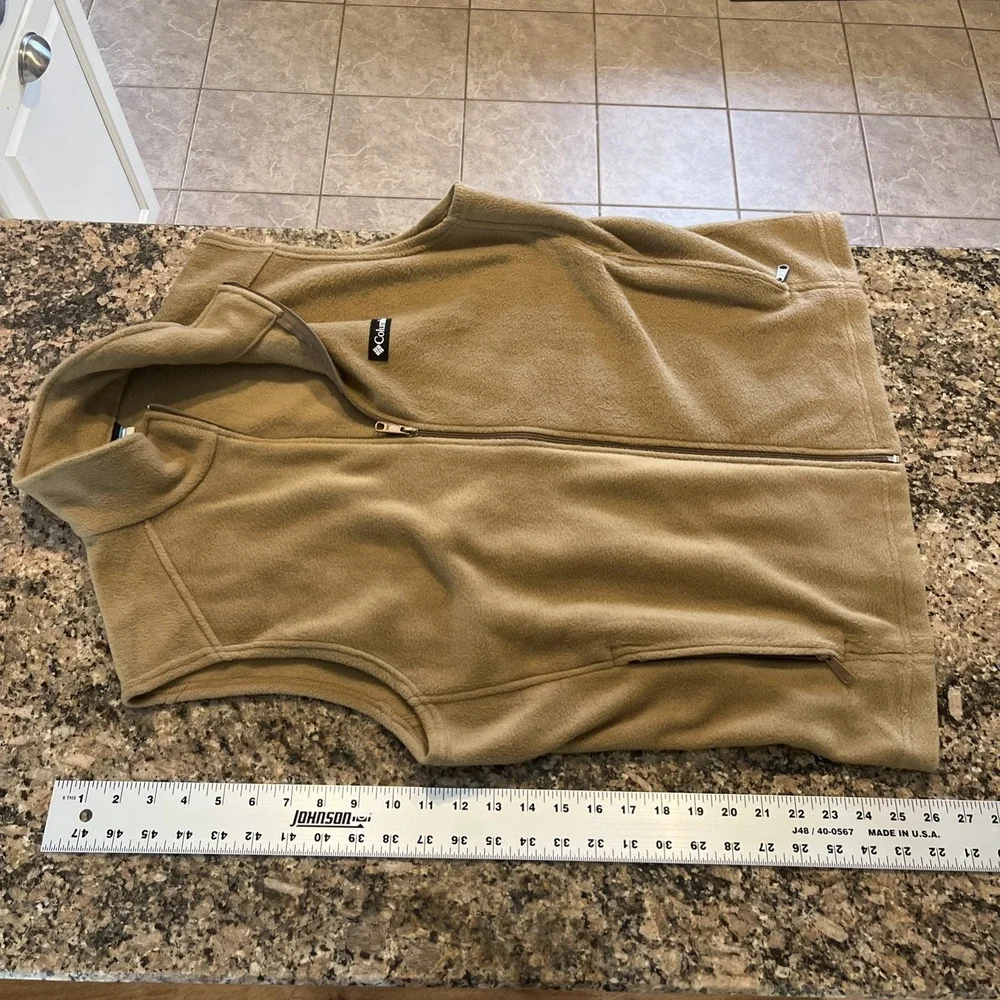 Columbia Fleece Vest Mens Medium Beige‎ Tan Full Zip Zip Pockets Outdoor Hiking